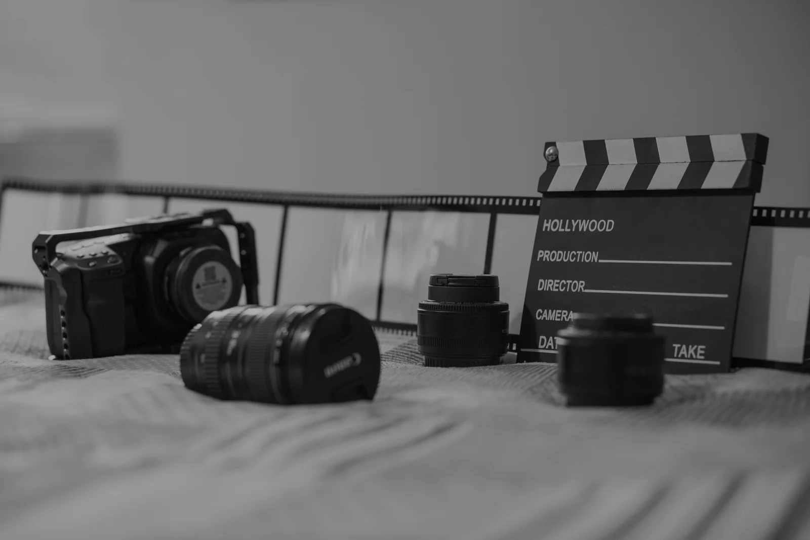 Matériel de tournage vidéo : caméra, objectifs et clap